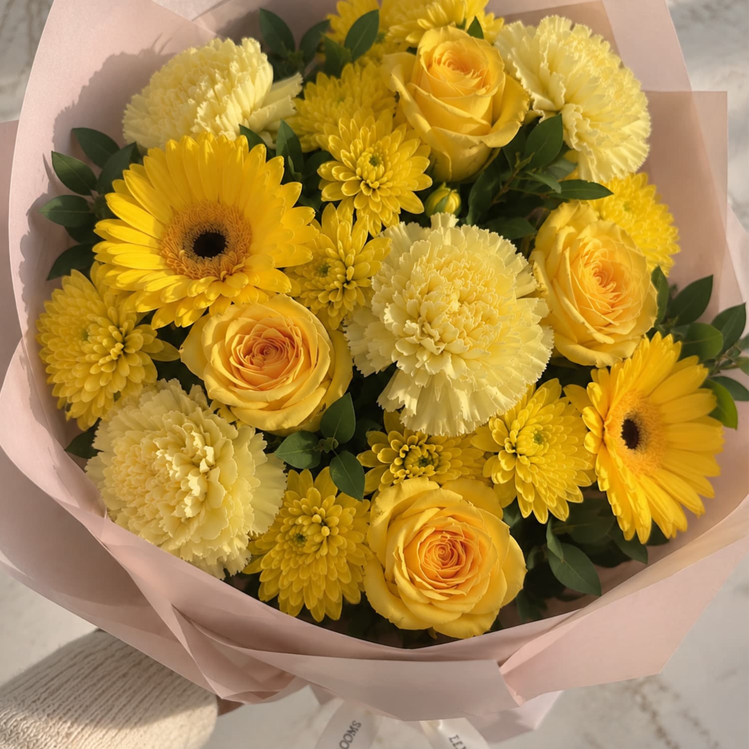 Ramo de flores amarillas para regalar el 21 de septiembre elaborado por Lumea Blooms en Madrid.