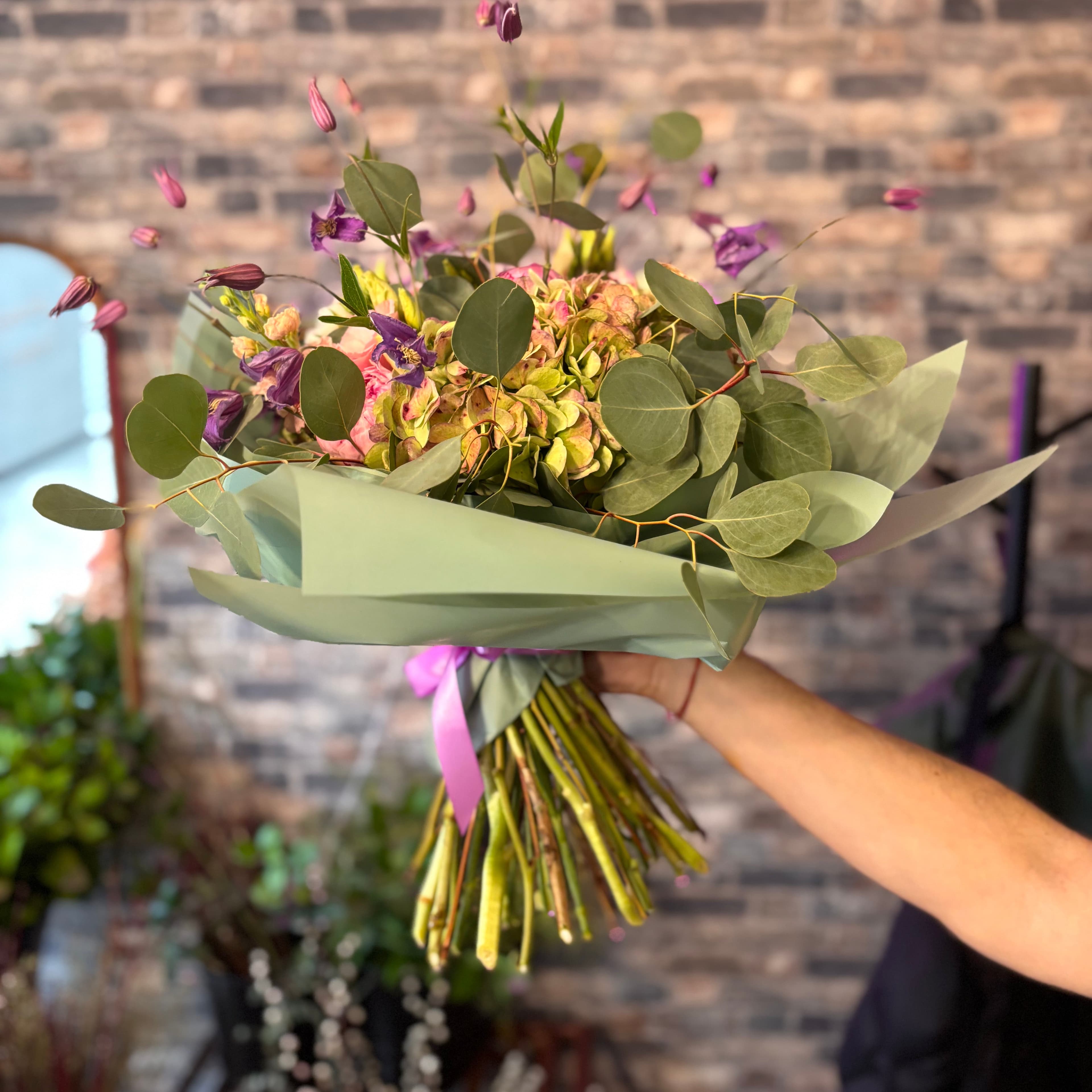 Fresh hydrangea bouquet — Madrid flower delivery
